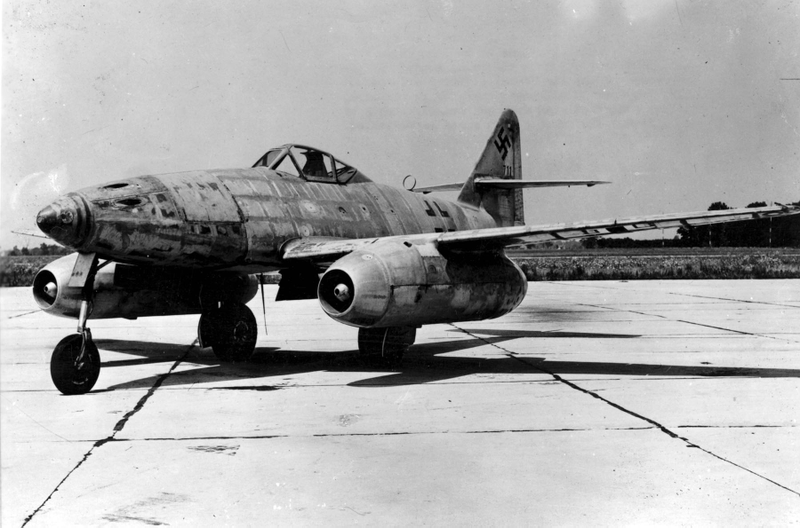 Illustration for article titled Me-262: The First Jet Fighter To Make a Diffrence